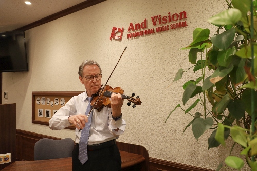 音楽教室AIMSの最新設備を使用したオンラインレッスン